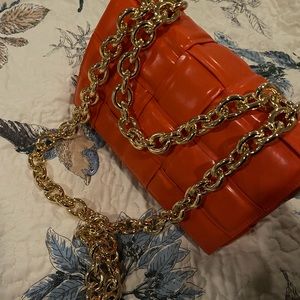 Beautiful new chain bag